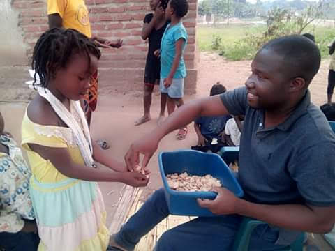 Imagem de Diplomata Civil Humanitário Capelão Amilcar Nhacudime em missão humanitária em Moçambique - Projeto Real Missão