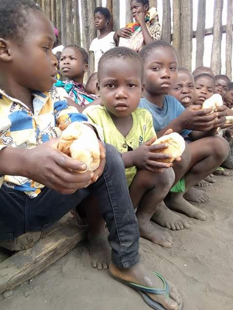 Imagem de Diplomata Civil Humanitário Capelão Amilcar Nhacudime em missão humanitária em Moçambique - Projeto Real Missão