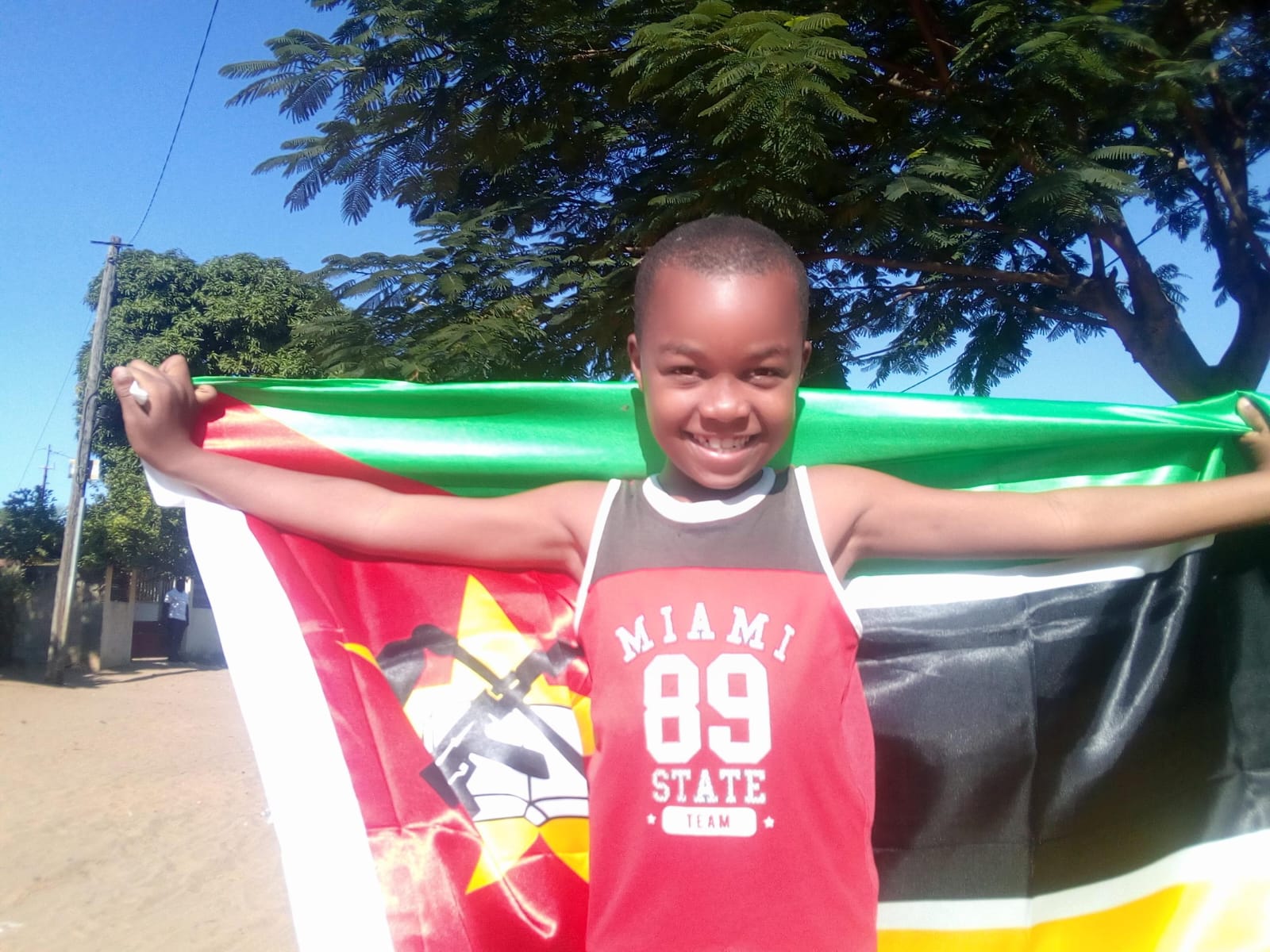 Imagem de Diplomata Civil Humanitário Capelão Amilcar Nhacudime em missão humanitária em Moçambique - Projeto Real Missão