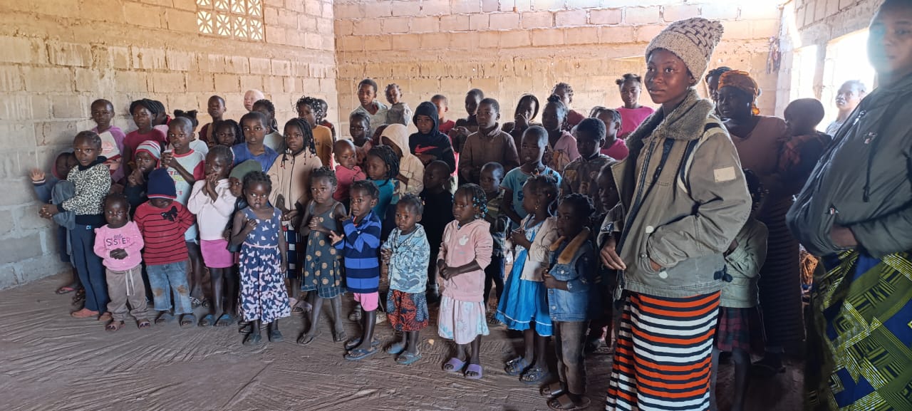 Imagem de Diplomata Civil Humanitário Capelão Amilcar Nhacudime em missão humanitária em Moçambique - Projeto Real Missão