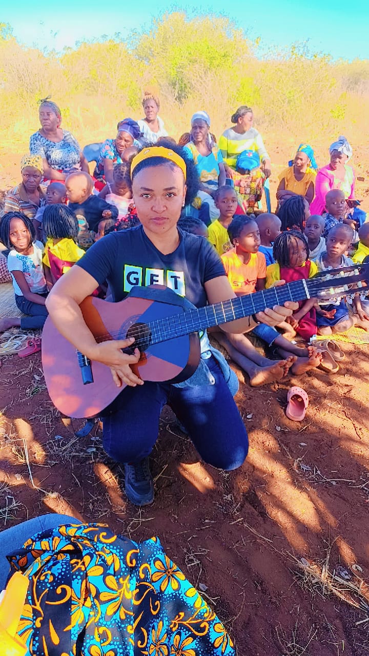 Imagem de Diplomata Civil Humanitário Capelão Amilcar Nhacudime em missão humanitária em Moçambique - Projeto Real Missão