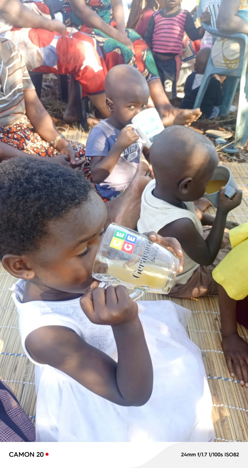 Imagem de Diplomata Civil Humanitário Capelão Amilcar Nhacudime em missão humanitária em Moçambique - Projeto Real Missão