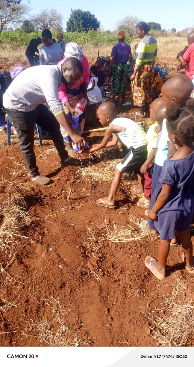 Imagem de Diplomata Civil Humanitário Capelão Amilcar Nhacudime em missão humanitária em Moçambique - Projeto Real Missão