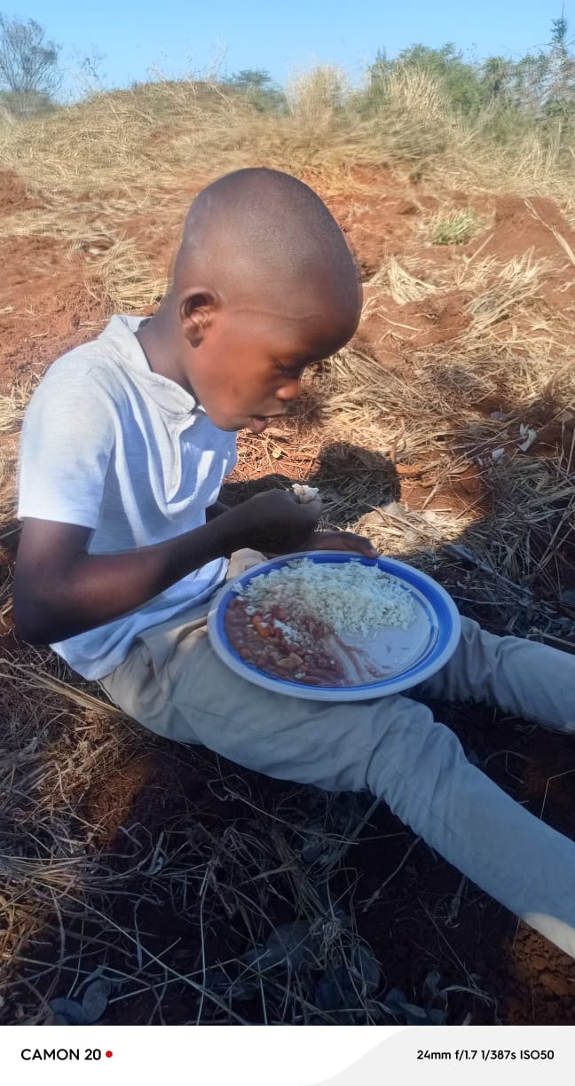 Imagem de Diplomata Civil Humanitário Capelão Amilcar Nhacudime em missão humanitária em Moçambique - Projeto Real Missão