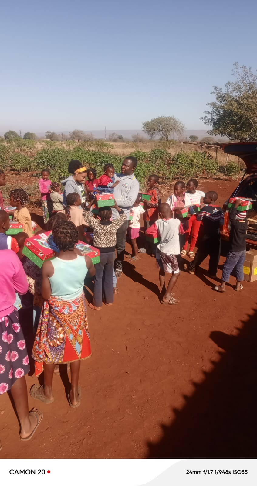 Imagem de Diplomata Civil Humanitário Capelão Amilcar Nhacudime em missão humanitária em Moçambique - Projeto Real Missão