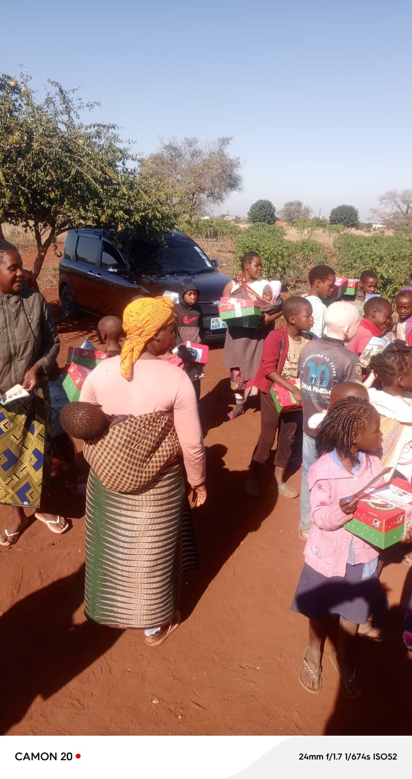 Imagem de Diplomata Civil Humanitário Capelão Amilcar Nhacudime em missão humanitária em Moçambique - Projeto Real Missão