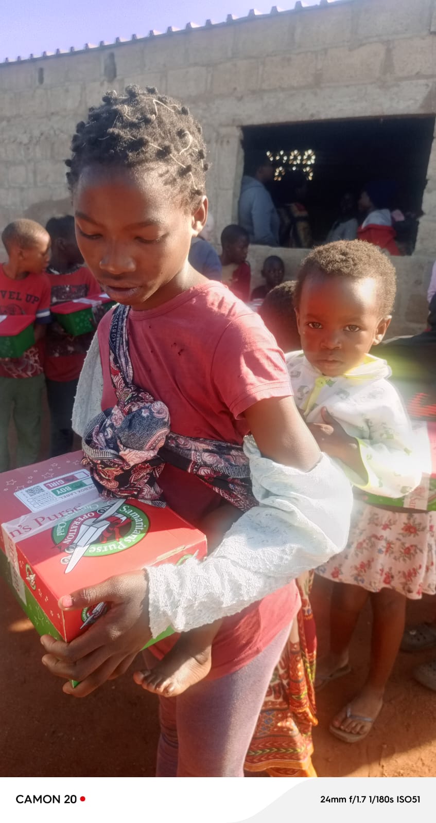 Imagem de Diplomata Civil Humanitário Capelão Amilcar Nhacudime em missão humanitária em Moçambique - Projeto Real Missão