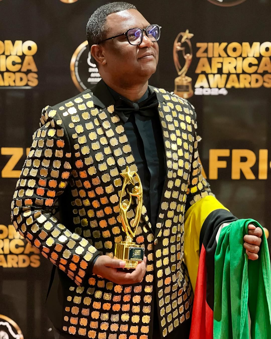 Imagem de Gabriel Junior Filho do Povo recebe Prêmio Zikomo African Awards