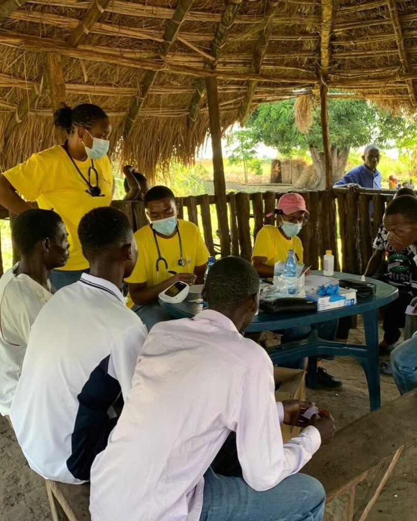 Imagem de Feira de Saúdeção humanitária na Província de Sofala, Distrito de Marromeu, na Vila de Nhassaua