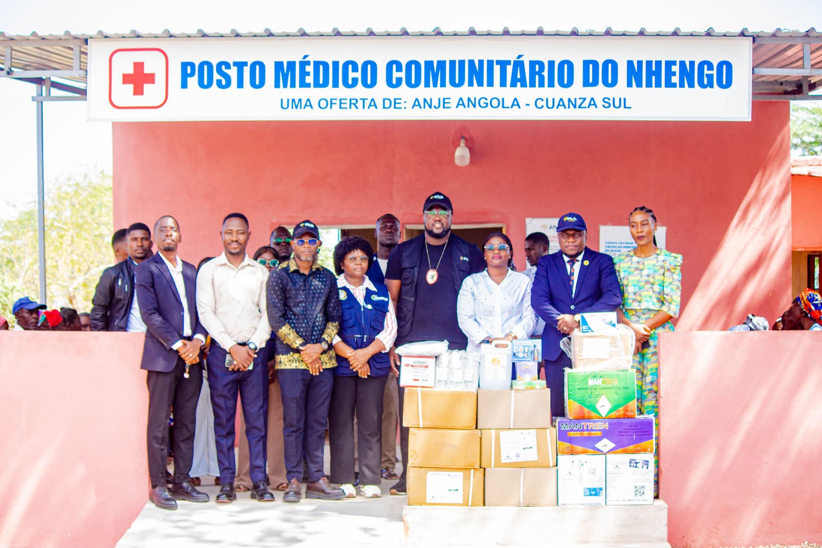 Civil Diplomat Alfredo Cumbi donates medicines to the Nhengo Community Medical Post in Gangula, Angola.