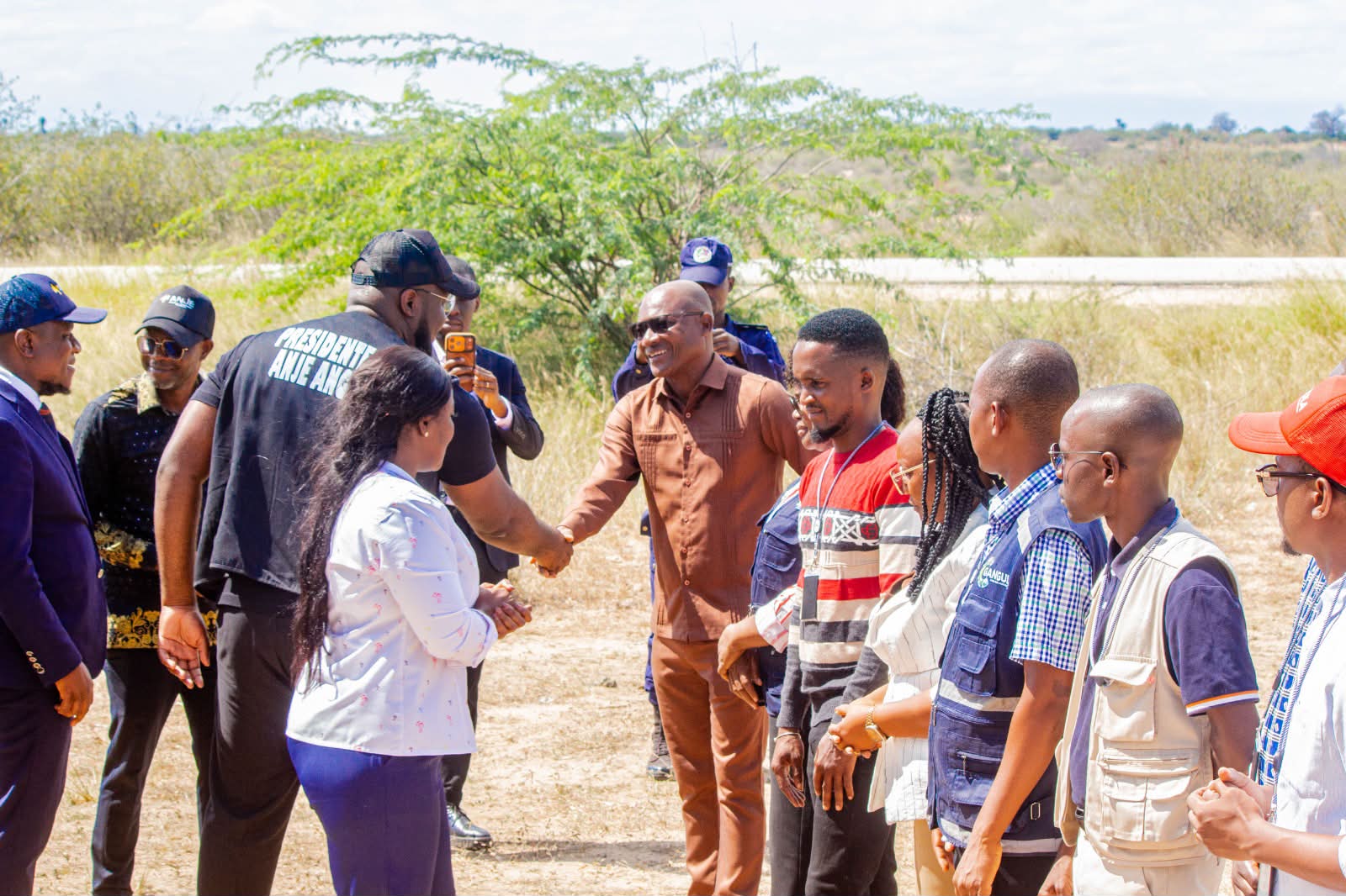 Civil Diplomat Alfredo Cumbi donates medicines to the Nhengo Community Medical Post in Gangula, Angola.