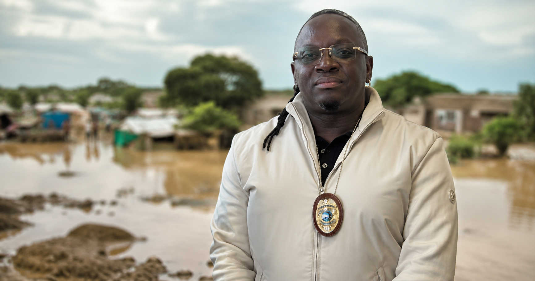 Humanitarian Civil Diplomat Edson Sousa deliver essential aid to families affected by flooding in Benguela, Angola.