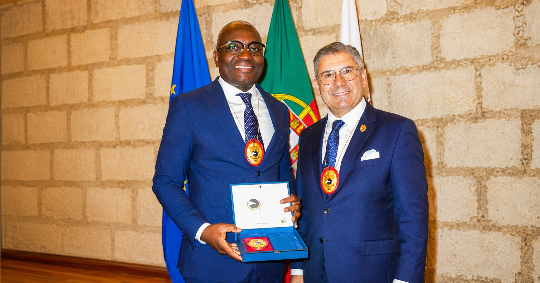 O Presidente do Conselho de Administração o Fundo de Garantia de Crédito (FGC) Luzayadio Simba recebe o título de Diplomata Civil Humanitário pela Jethro International.