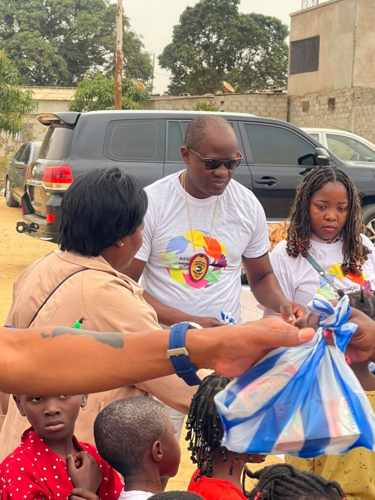 Ação Social Associação Mulheres de Mãos Dadas em Bita Santo Antonio Kilamba Angola Diplomata Civil Tomás Mumbundo.