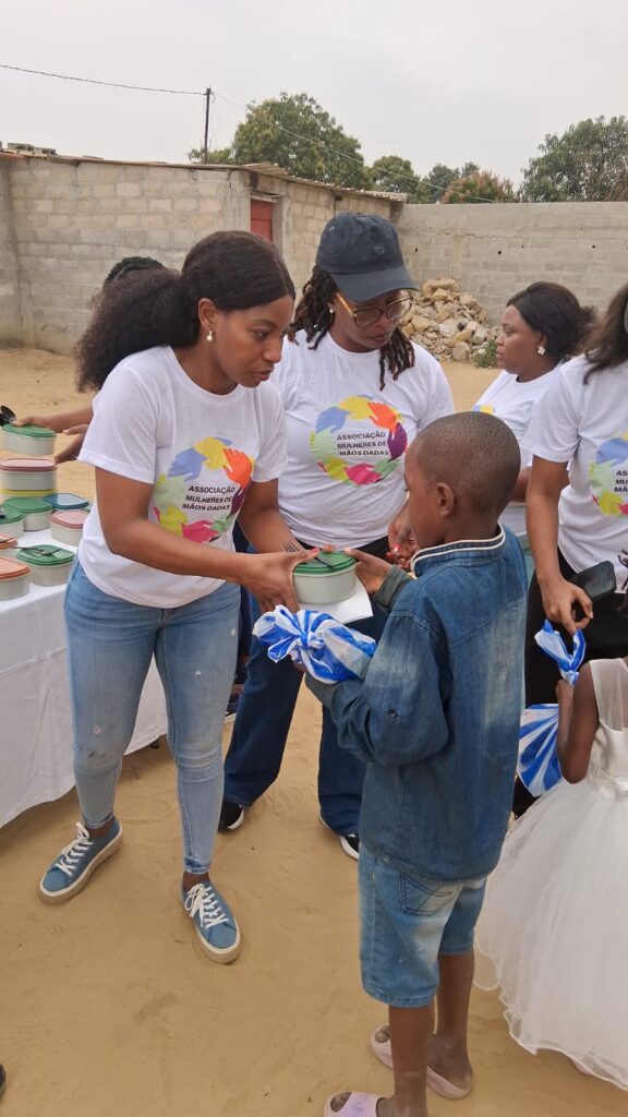 Ação Social Associação Mulheres de Mãos Dadas em Bita Santo Antonio Kilamba Angola Diplomata Civil Tomás Mumbundo.