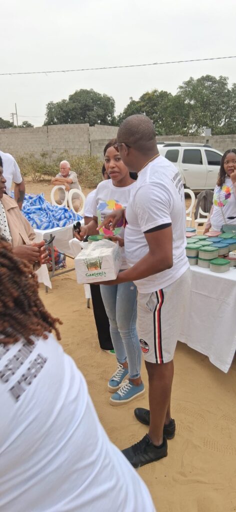 Ação Social Associação Mulheres de Mãos Dadas em Bita Santo Antonio Kilamba Angola Diplomata Civil Tomás Mumbundo.