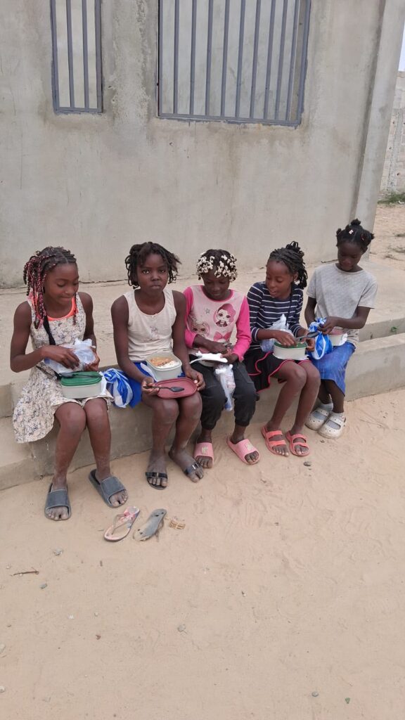 Ação Social Associação Mulheres de Mãos Dadas em Bita Santo Antonio Kilamba Angola Diplomata Civil Tomás Mumbundo.