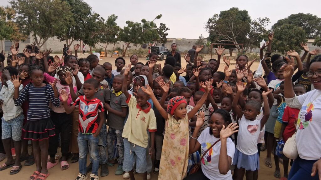 Ação Social Associação Mulheres de Mãos Dadas em Bita Santo Antonio Kilamba Angola Diplomata Civil Tomás Mumbundo.