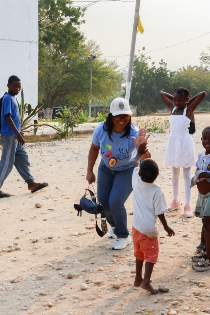 Civil Diplomat Laurinda André P. de Macedo during social mission in Calumbo Angola.