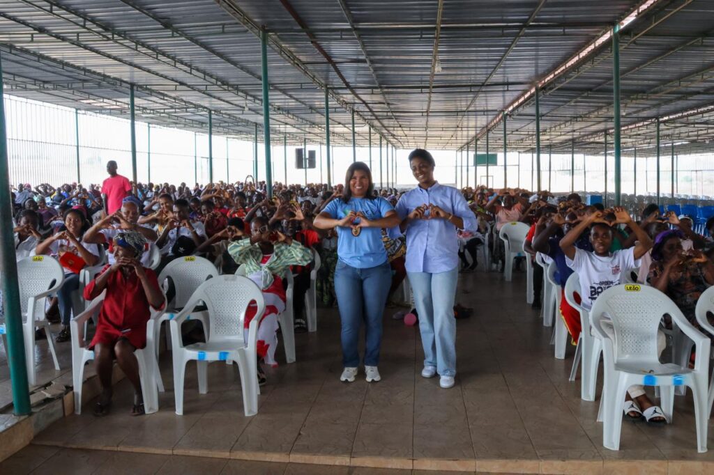 Civil Diplomat Laurinda André P. de Macedo during social mission in Calumbo Angola.